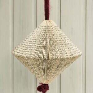 haengende Deko altes Buch