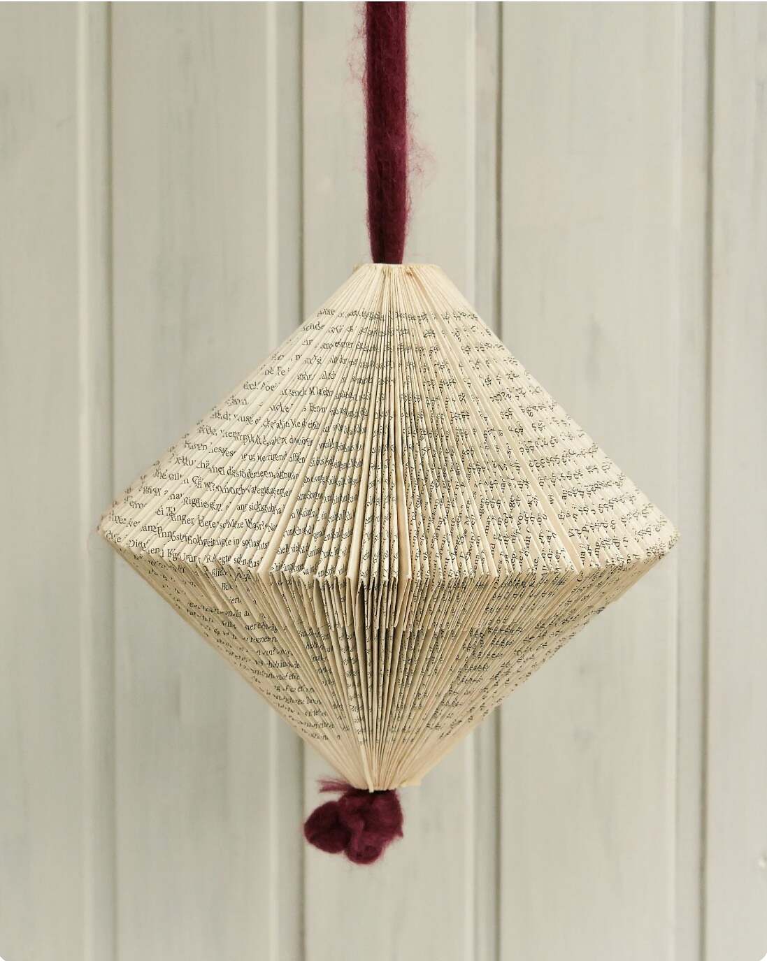 haengende Deko altes Buch