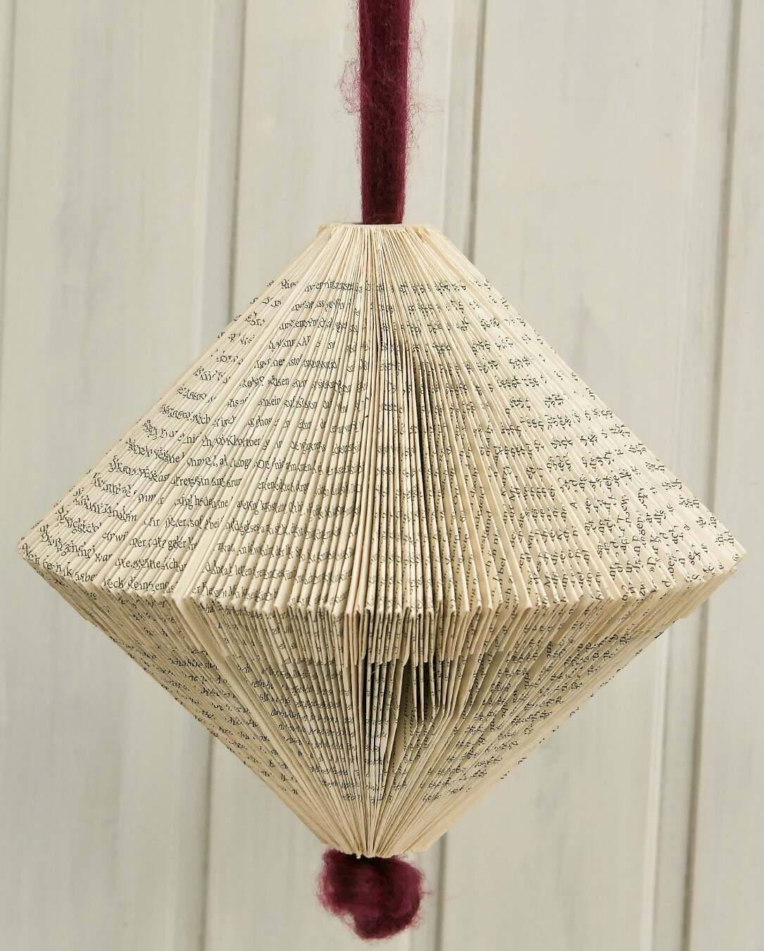 haengende Deko altes Buch