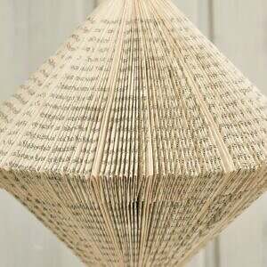 haengende Deko altes Buch