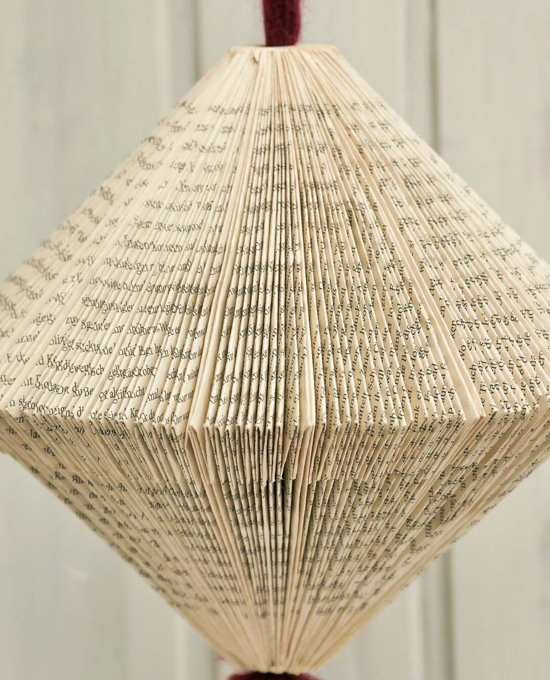 haengende Deko altes Buch